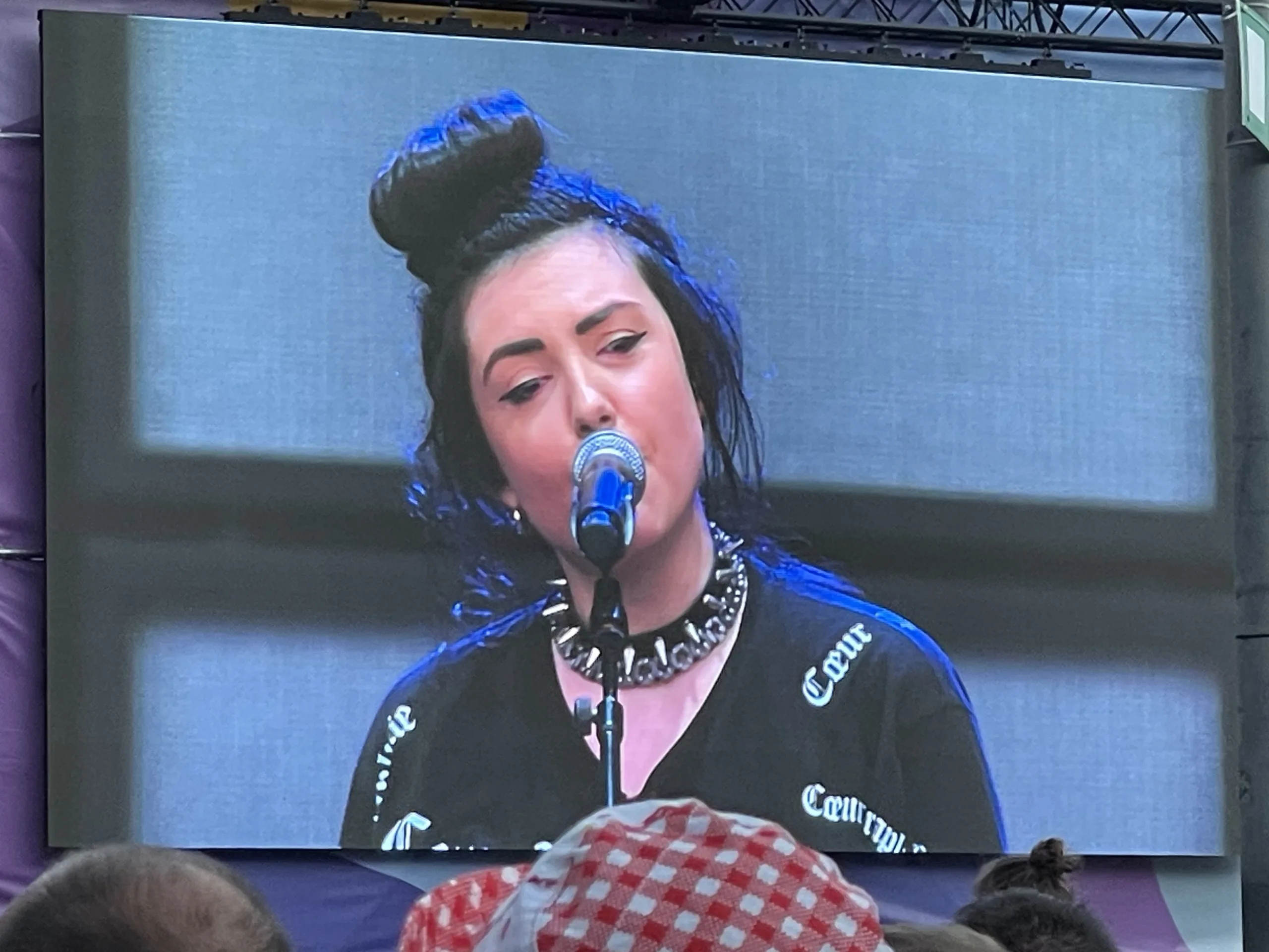 Un concert bien rythmé qui mélange énergie, bienveillance et émotion